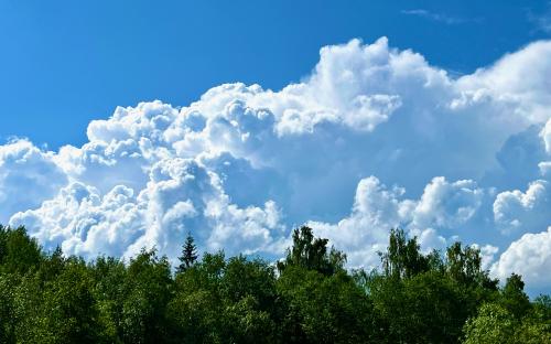 Enim armastab Sulev Kuuse pildistada pilvi ja baleriine: pildil ilusa ilma rünkpilved. FOTO: Sulev Kuuse